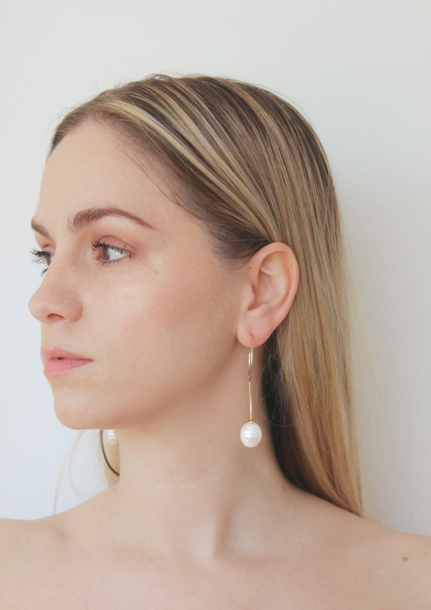 Drop pearls earrings