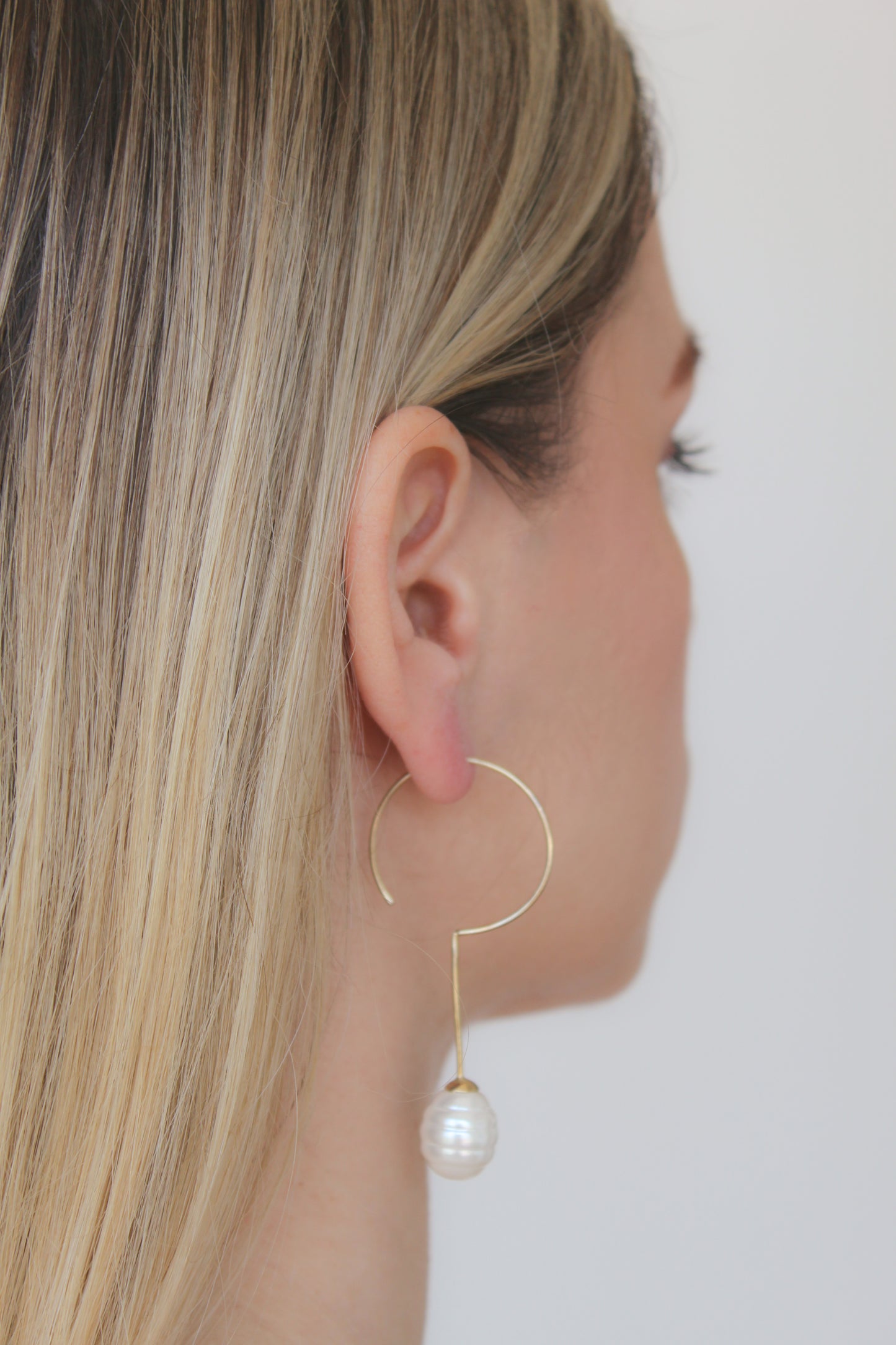 Drop pearls earrings